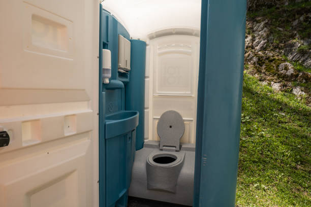 Best Portable Restroom Servicing (Cleaning and Restocking) in Carlyle, IL